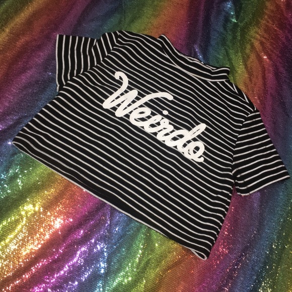 “Weirdo” Crop Top 🖤⚪️ - Picture 2 of 4